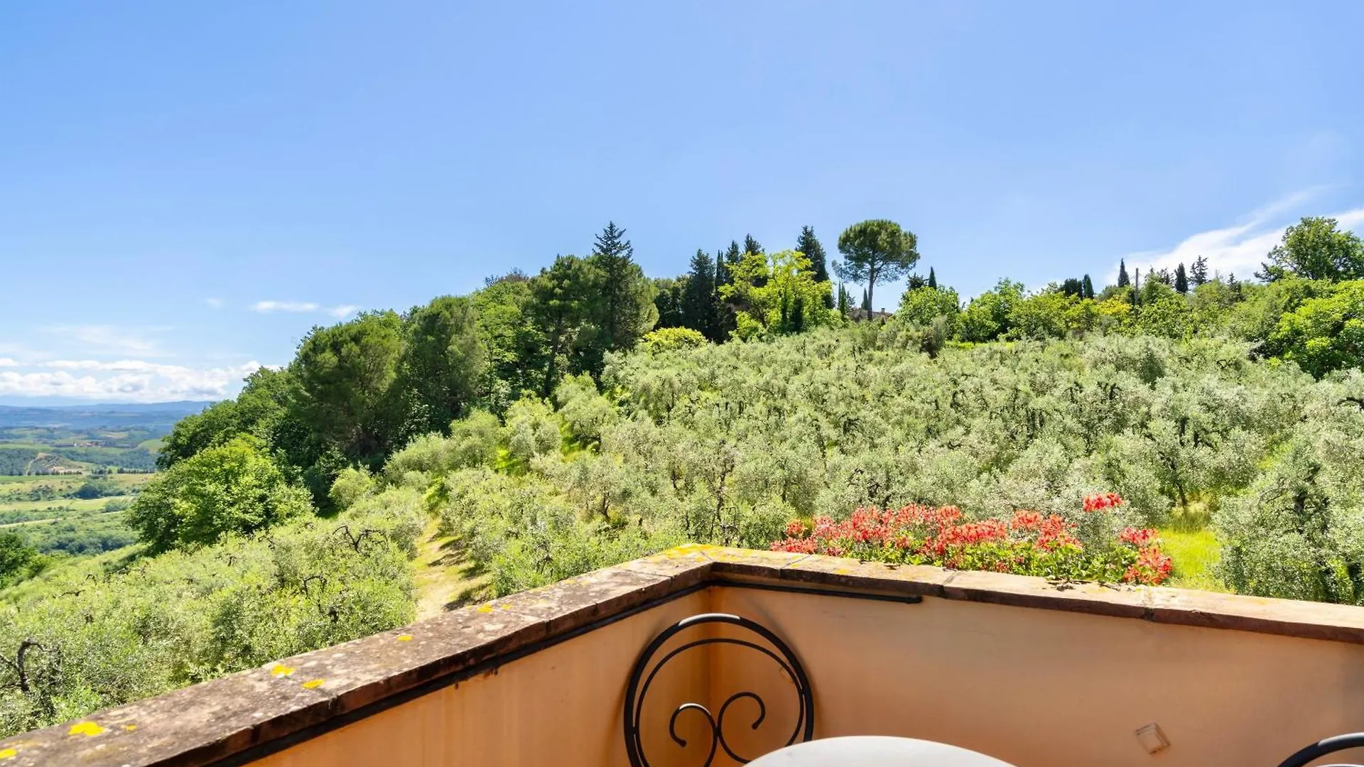 Isa Holiday Home: Poolside Retreat in San Gimignano 0*,