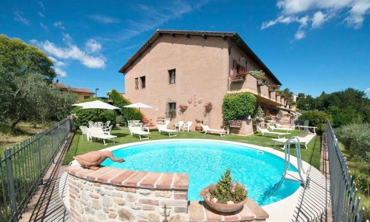 Isa Holiday Home: Poolside Retreat in San Gimignano