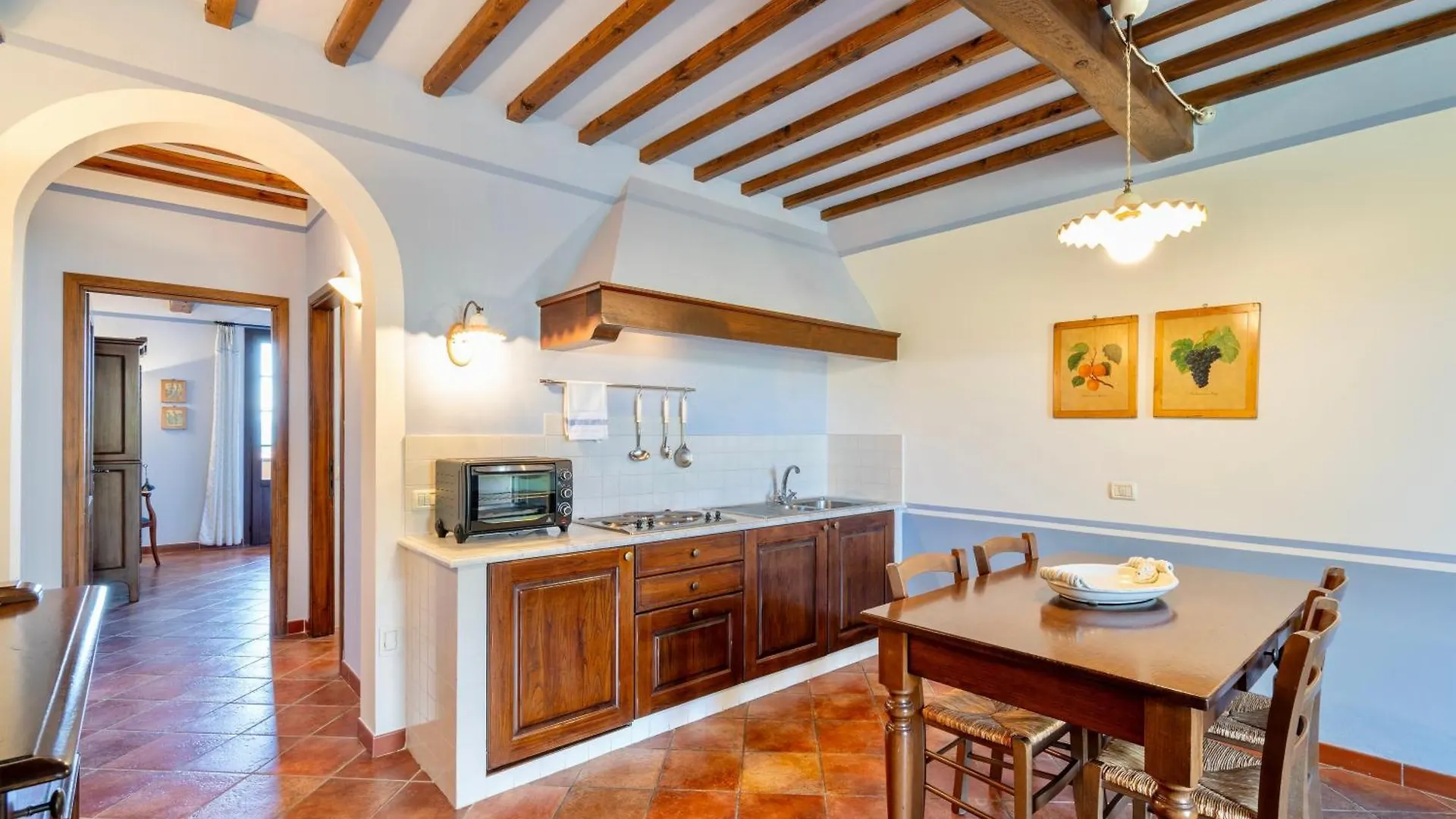 Aparthotel Isa Holiday Home: Poolside Retreat in San Gimignano