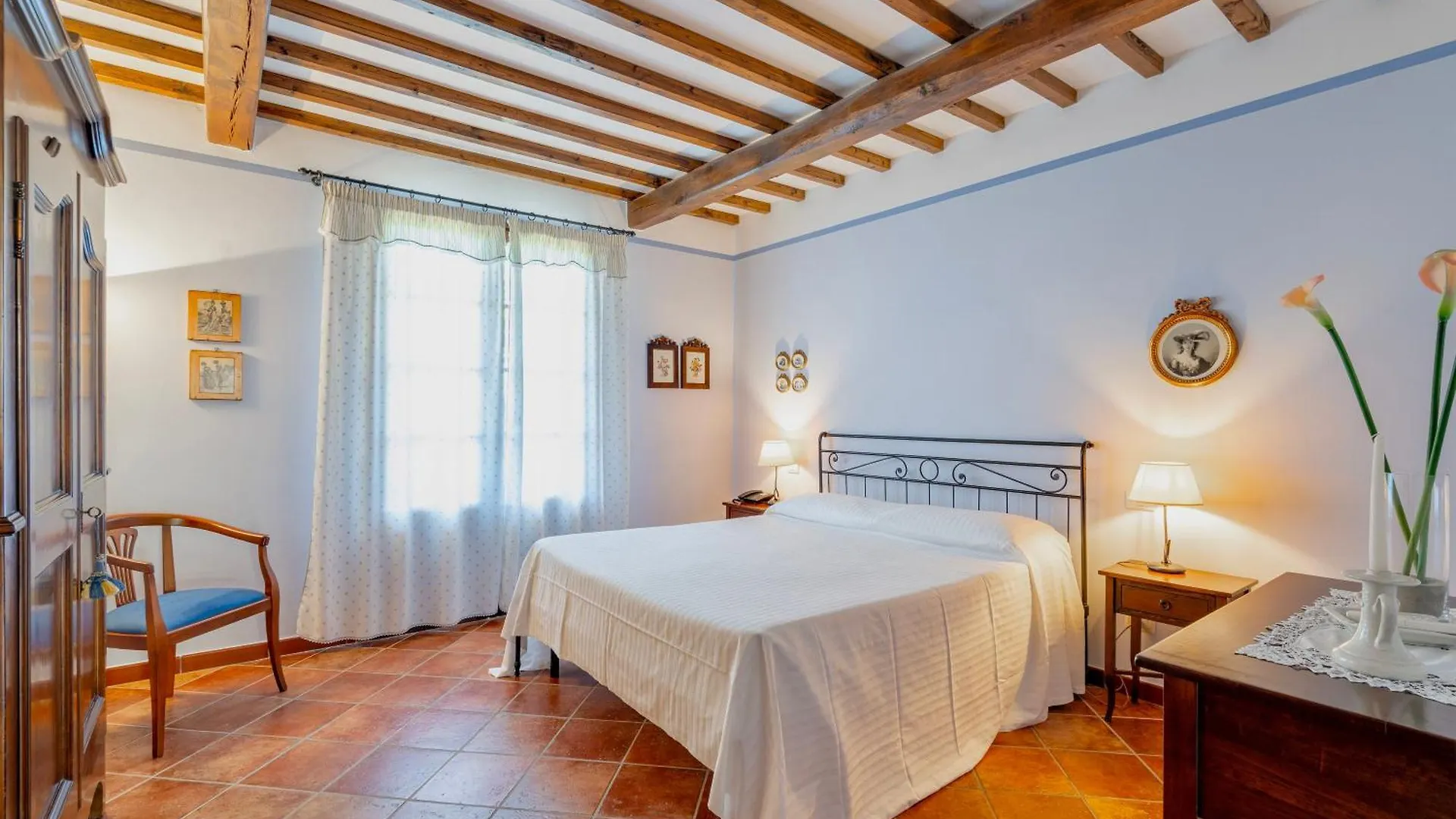 Isa Holiday Home: Poolside Retreat in San Gimignano 0*,