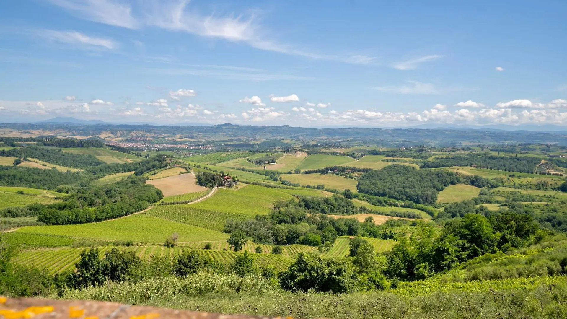 Isa Holiday Home: Poolside Retreat in San Gimignano Italy