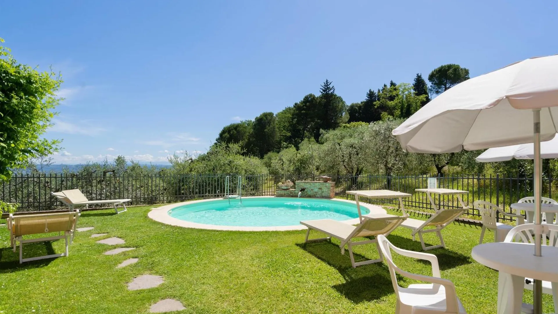 Isa Holiday Home: Poolside Retreat in San Gimignano